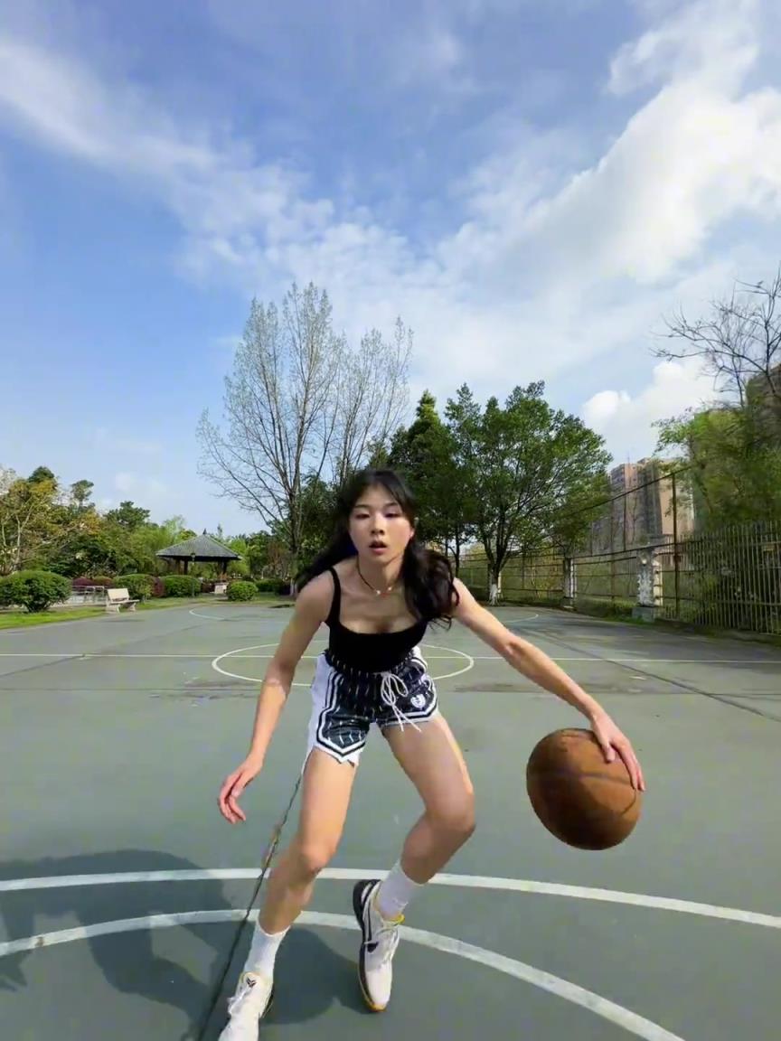 看著有點實力，敢背打我不？